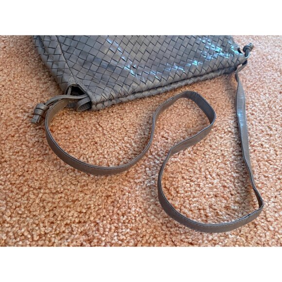 Vintage Bottega Veneta Taupe Intrecciato Buttery Leather Drawstring Hobo Bag - Picture 14 of 16